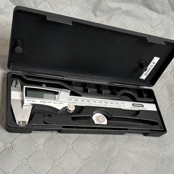 General Stainless Steel Digital Caliper in Black Hard Case Caliper NWOT - Picture 2 of 16